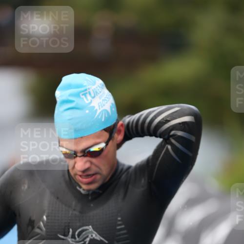 25.08.2024 - Elbe Triathlon Hamburg H.Heesch http://msf.ph/oto/6830989 25.08.2024 08:26:39 Schwimmen 85 meine-sportfotos.de