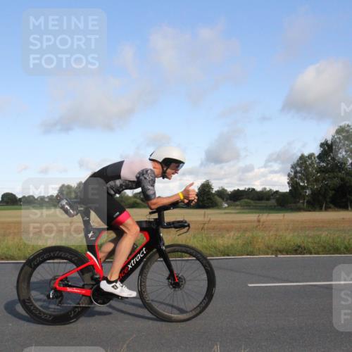 25.08.2024 - Elbe Triathlon Hamburg Fuchs,  Jonas http://msf.ph/oto/6831003 25.08.2024 09:28:12 Radfahren 69, 207, 435, 417, 55, 270, 358 meine-sportfotos.de