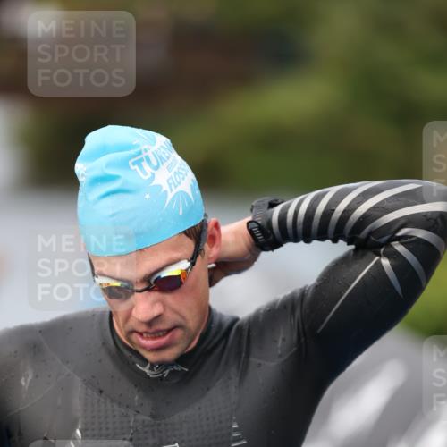 25.08.2024 - Elbe Triathlon Hamburg H.Heesch http://msf.ph/oto/6831005 25.08.2024 08:26:39 Schwimmen 85 meine-sportfotos.de