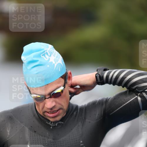 25.08.2024 - Elbe Triathlon Hamburg H.Heesch http://msf.ph/oto/6831010 25.08.2024 08:26:39 Schwimmen 85 meine-sportfotos.de
