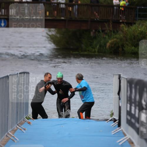 25.08.2024 - Elbe Triathlon Hamburg H.Heesch http://msf.ph/oto/6831014 25.08.2024 08:27:58 Schwimmen 47 meine-sportfotos.de
