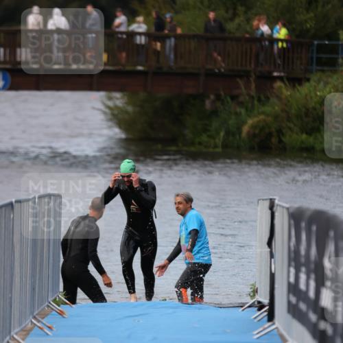 25.08.2024 - Elbe Triathlon Hamburg H.Heesch http://msf.ph/oto/6831045 25.08.2024 08:27:59 Schwimmen 47 meine-sportfotos.de