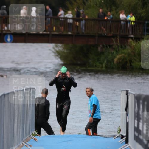 25.08.2024 - Elbe Triathlon Hamburg H.Heesch http://msf.ph/oto/6831048 25.08.2024 08:28:00 Schwimmen 47 meine-sportfotos.de