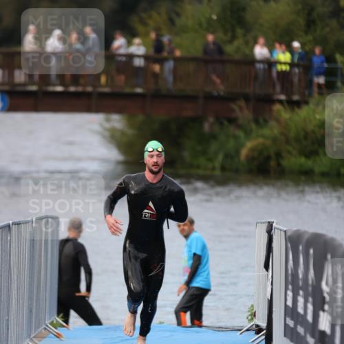 25.08.2024 - Elbe Triathlon Hamburg H.Heesch http://msf.ph/oto/6831057 25.08.2024 08:28:02 Schwimmen 47 meine-sportfotos.de