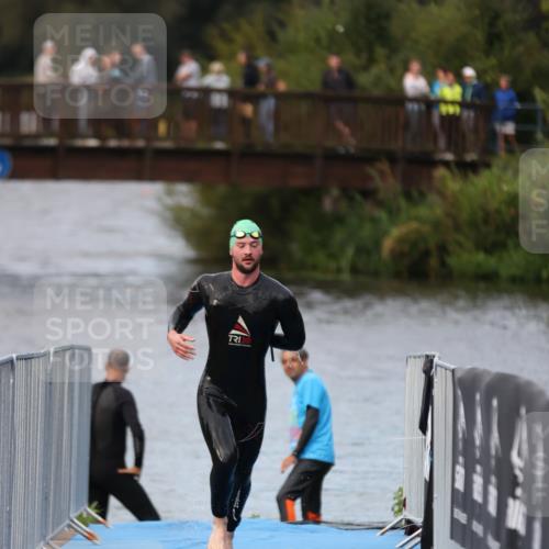 25.08.2024 - Elbe Triathlon Hamburg H.Heesch http://msf.ph/oto/6831060 25.08.2024 08:28:02 Schwimmen 47 meine-sportfotos.de