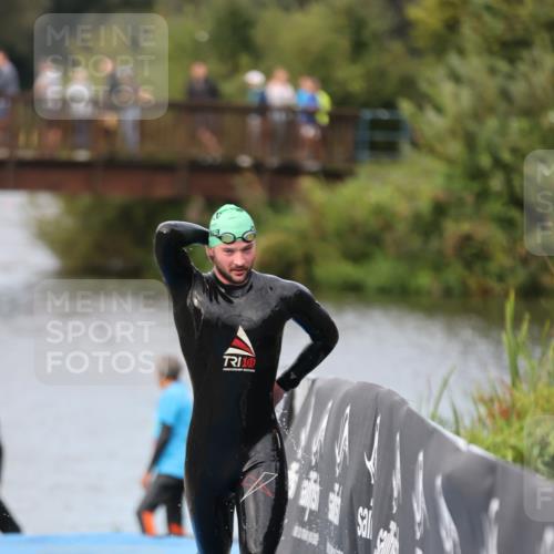 25.08.2024 - Elbe Triathlon Hamburg H.Heesch http://msf.ph/oto/6831080 25.08.2024 08:28:04 Schwimmen 47 meine-sportfotos.de
