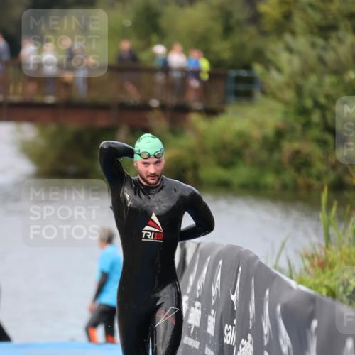 25.08.2024 - Elbe Triathlon Hamburg H.Heesch http://msf.ph/oto/6831086 25.08.2024 08:28:04 Schwimmen 47 meine-sportfotos.de