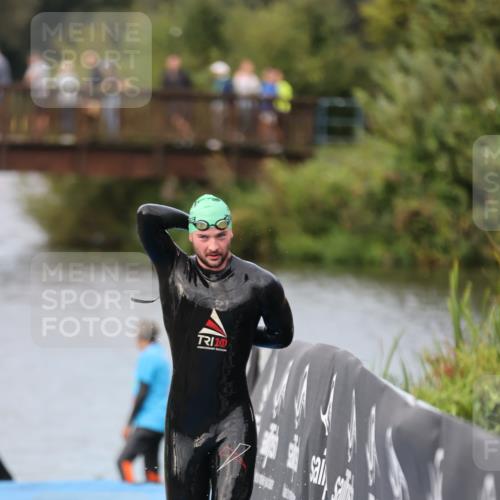 25.08.2024 - Elbe Triathlon Hamburg H.Heesch http://msf.ph/oto/6831092 25.08.2024 08:28:04 Schwimmen 47 meine-sportfotos.de