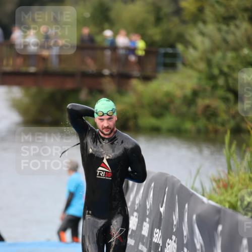 25.08.2024 - Elbe Triathlon Hamburg H.Heesch http://msf.ph/oto/6831097 25.08.2024 08:28:04 Schwimmen 47 meine-sportfotos.de