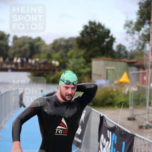 25.08.2024 - Elbe Triathlon Hamburg H.Heesch http://msf.ph/oto/6831143 25.08.2024 08:28:07 Schwimmen 47 meine-sportfotos.de