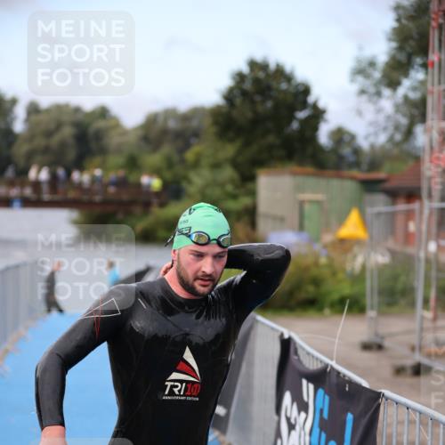25.08.2024 - Elbe Triathlon Hamburg H.Heesch http://msf.ph/oto/6831150 25.08.2024 08:28:07 Schwimmen 47 meine-sportfotos.de
