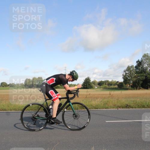 25.08.2024 - Elbe Triathlon Hamburg Fuchs,  Jonas http://msf.ph/oto/6831156 25.08.2024 09:29:25 Radfahren 355, 374, 264, 33, 63, 135, 359 meine-sportfotos.de