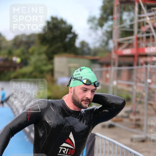 25.08.2024 - Elbe Triathlon Hamburg H.Heesch http://msf.ph/oto/6831180 25.08.2024 08:28:07 Schwimmen 47 meine-sportfotos.de