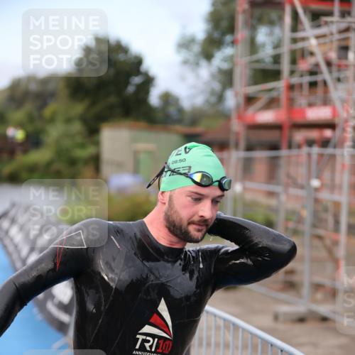 25.08.2024 - Elbe Triathlon Hamburg H.Heesch http://msf.ph/oto/6831183 25.08.2024 08:28:07 Schwimmen 47 meine-sportfotos.de