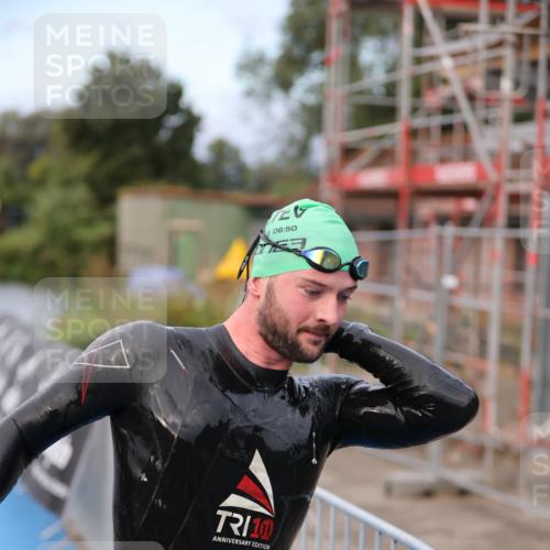 25.08.2024 - Elbe Triathlon Hamburg H.Heesch http://msf.ph/oto/6831187 25.08.2024 08:28:07 Schwimmen 47 meine-sportfotos.de