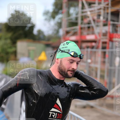 25.08.2024 - Elbe Triathlon Hamburg H.Heesch http://msf.ph/oto/6831193 25.08.2024 08:28:07 Schwimmen 47 meine-sportfotos.de