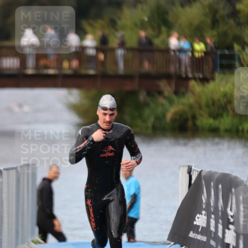 25.08.2024 - Elbe Triathlon Hamburg H.Heesch http://msf.ph/oto/6831209 25.08.2024 08:28:38 Schwimmen 65 meine-sportfotos.de