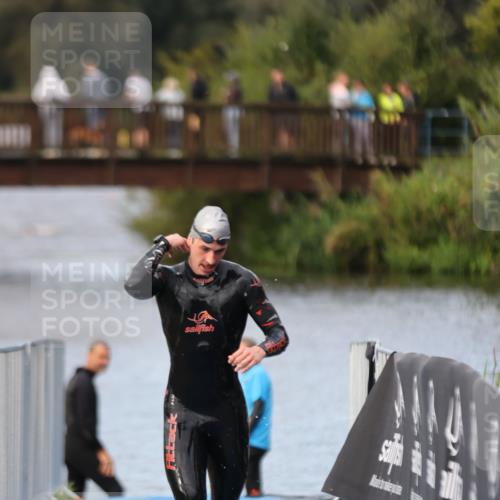 25.08.2024 - Elbe Triathlon Hamburg H.Heesch http://msf.ph/oto/6831222 25.08.2024 08:28:38 Schwimmen 65 meine-sportfotos.de