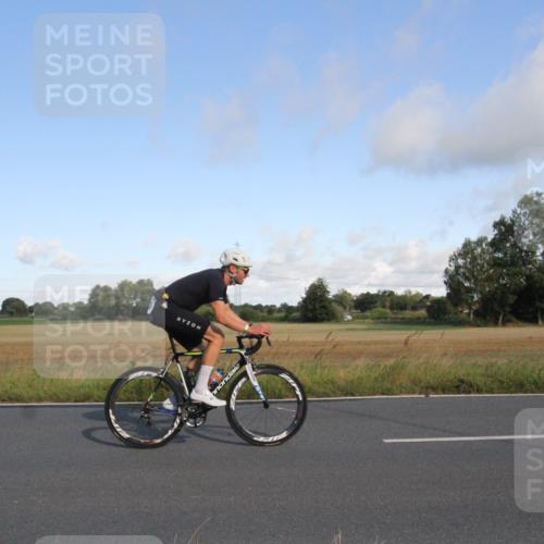25.08.2024 - Elbe Triathlon Hamburg Fuchs,  Jonas http://msf.ph/oto/6831247 25.08.2024 09:30:22 Radfahren 214, 137, 286, 249, 361 meine-sportfotos.de