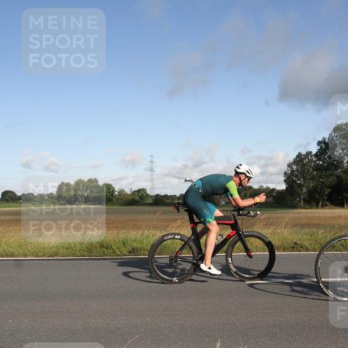 25.08.2024 - Elbe Triathlon Hamburg Fuchs,  Jonas http://msf.ph/oto/6831289 25.08.2024 09:30:42 Radfahren 250, 70, 44, 304, 362 meine-sportfotos.de