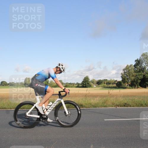 25.08.2024 - Elbe Triathlon Hamburg Fuchs,  Jonas http://msf.ph/oto/6831324 25.08.2024 09:31:06 Radfahren 400, 254, 271, 67, 113, 136, 187, 257, 302 meine-sportfotos.de