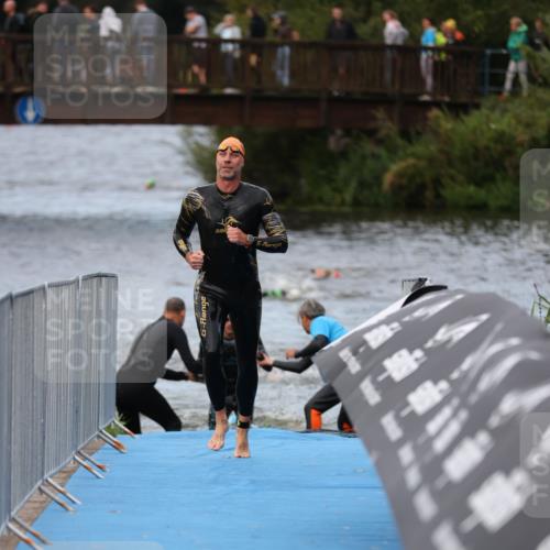 25.08.2024 - Elbe Triathlon Hamburg H.Heesch http://msf.ph/oto/6831331 25.08.2024 08:29:45 Schwimmen 68, 78, 79, 95 meine-sportfotos.de