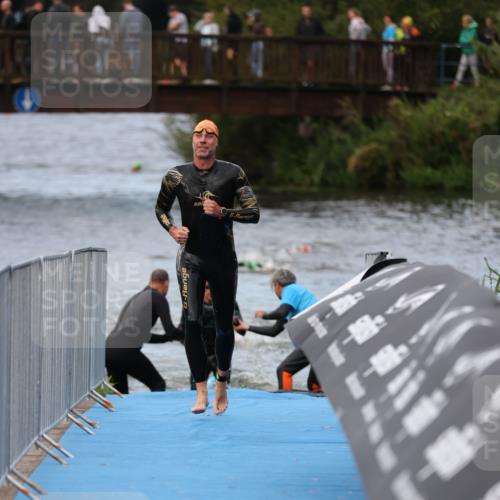 25.08.2024 - Elbe Triathlon Hamburg H.Heesch http://msf.ph/oto/6831336 25.08.2024 08:29:45 Schwimmen 68, 78, 79, 95 meine-sportfotos.de