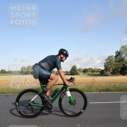 25.08.2024 - Elbe Triathlon Hamburg Fuchs,  Jonas http://msf.ph/oto/6831339 25.08.2024 09:31:10 Radfahren 271, 67, 113, 136, 187, 257, 302, 307, 312, 482 meine-sportfotos.de