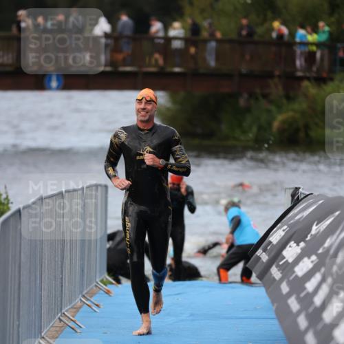 25.08.2024 - Elbe Triathlon Hamburg H.Heesch http://msf.ph/oto/6831341 25.08.2024 08:29:46 Schwimmen 68, 78, 79, 95 meine-sportfotos.de