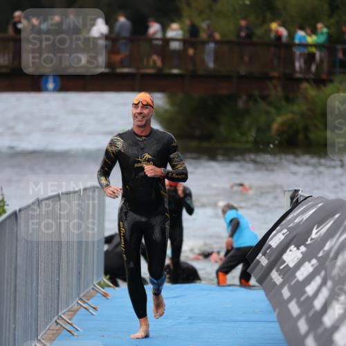 25.08.2024 - Elbe Triathlon Hamburg H.Heesch http://msf.ph/oto/6831348 25.08.2024 08:29:46 Schwimmen 68, 78, 79, 95 meine-sportfotos.de