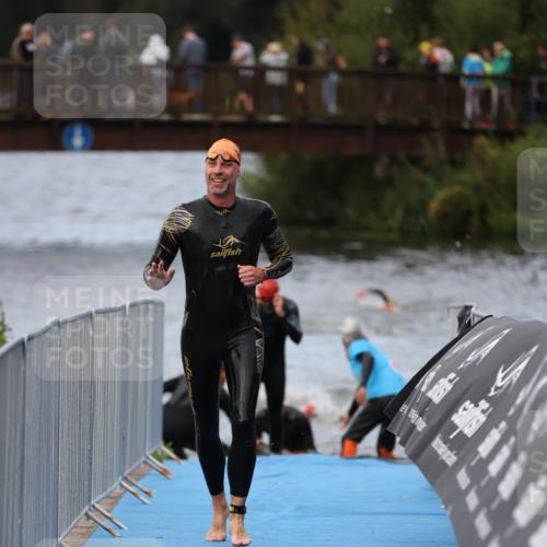 25.08.2024 - Elbe Triathlon Hamburg H.Heesch http://msf.ph/oto/6831365 25.08.2024 08:29:46 Schwimmen 68, 78, 79, 95 meine-sportfotos.de