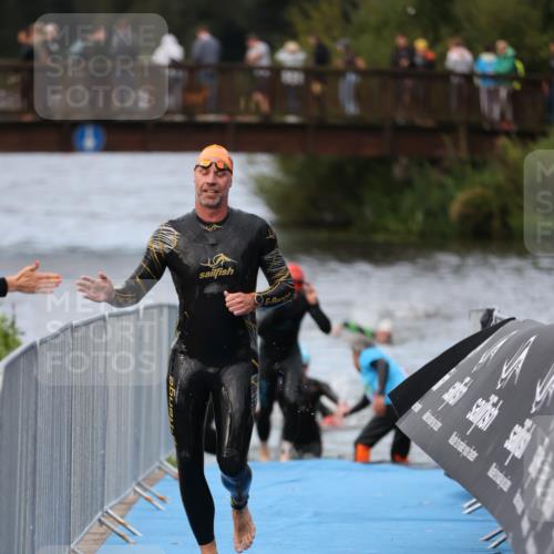 25.08.2024 - Elbe Triathlon Hamburg H.Heesch http://msf.ph/oto/6831373 25.08.2024 08:29:47 Schwimmen 68, 78, 79, 95 meine-sportfotos.de