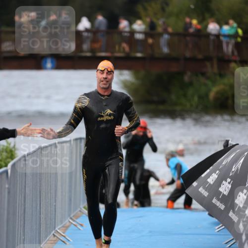 25.08.2024 - Elbe Triathlon Hamburg H.Heesch http://msf.ph/oto/6831381 25.08.2024 08:29:47 Schwimmen 68, 78, 79, 95 meine-sportfotos.de