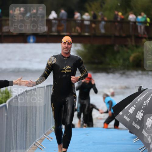 25.08.2024 - Elbe Triathlon Hamburg H.Heesch http://msf.ph/oto/6831387 25.08.2024 08:29:47 Schwimmen 68, 78, 79, 95 meine-sportfotos.de
