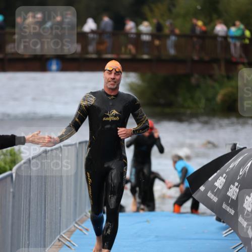 25.08.2024 - Elbe Triathlon Hamburg H.Heesch http://msf.ph/oto/6831391 25.08.2024 08:29:47 Schwimmen 68, 78, 79, 95 meine-sportfotos.de