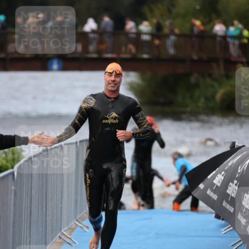 25.08.2024 - Elbe Triathlon Hamburg H.Heesch http://msf.ph/oto/6831396 25.08.2024 08:29:47 Schwimmen 68, 78, 79, 95 meine-sportfotos.de