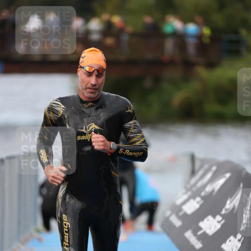25.08.2024 - Elbe Triathlon Hamburg H.Heesch http://msf.ph/oto/6831403 25.08.2024 08:29:48 Schwimmen 68, 78, 79, 95 meine-sportfotos.de