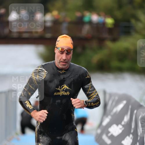 25.08.2024 - Elbe Triathlon Hamburg H.Heesch http://msf.ph/oto/6831410 25.08.2024 08:29:49 Schwimmen 68, 78, 79, 95 meine-sportfotos.de