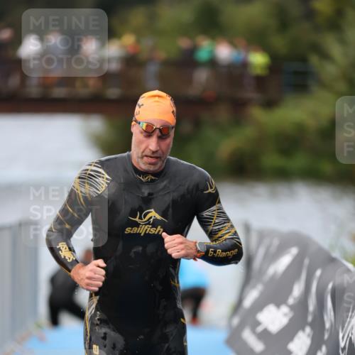 25.08.2024 - Elbe Triathlon Hamburg H.Heesch http://msf.ph/oto/6831416 25.08.2024 08:29:49 Schwimmen 68, 78, 79, 95 meine-sportfotos.de