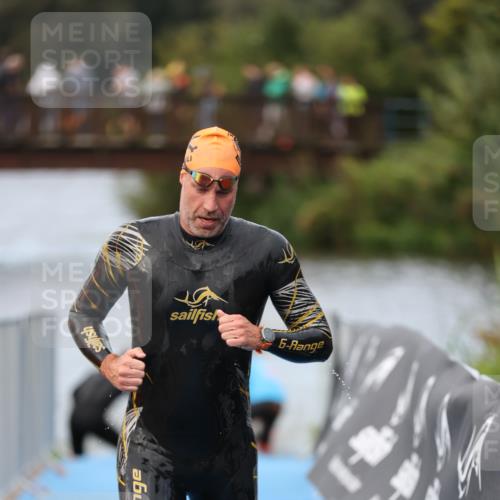 25.08.2024 - Elbe Triathlon Hamburg H.Heesch http://msf.ph/oto/6831419 25.08.2024 08:29:49 Schwimmen 68, 78, 79, 95 meine-sportfotos.de
