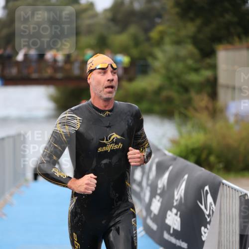 25.08.2024 - Elbe Triathlon Hamburg H.Heesch http://msf.ph/oto/6831426 25.08.2024 08:29:50 Schwimmen 68, 78, 79, 95 meine-sportfotos.de