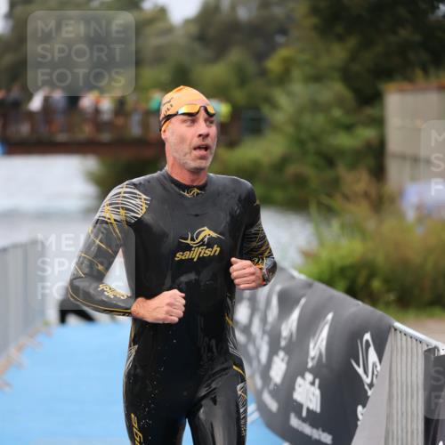 25.08.2024 - Elbe Triathlon Hamburg H.Heesch http://msf.ph/oto/6831432 25.08.2024 08:29:50 Schwimmen 68, 78, 79, 95 meine-sportfotos.de