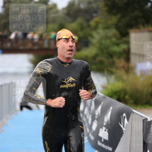 25.08.2024 - Elbe Triathlon Hamburg H.Heesch http://msf.ph/oto/6831436 25.08.2024 08:29:50 Schwimmen 68, 78, 79, 95 meine-sportfotos.de