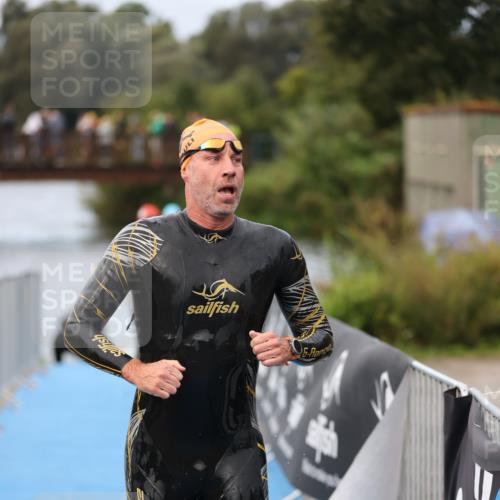 25.08.2024 - Elbe Triathlon Hamburg H.Heesch http://msf.ph/oto/6831447 25.08.2024 08:29:50 Schwimmen 68, 78, 79, 95 meine-sportfotos.de