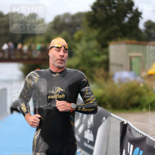 25.08.2024 - Elbe Triathlon Hamburg H.Heesch http://msf.ph/oto/6831470 25.08.2024 08:29:51 Schwimmen 68, 78, 79, 95 meine-sportfotos.de