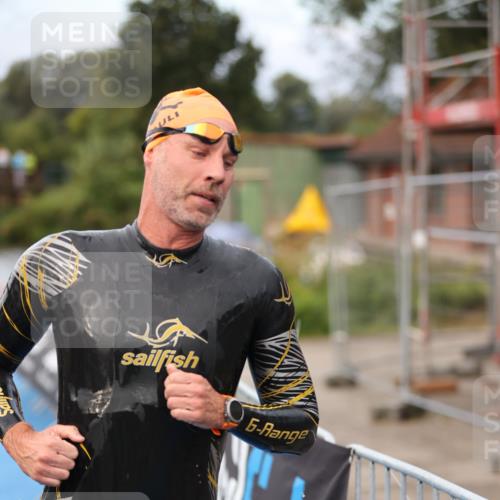 25.08.2024 - Elbe Triathlon Hamburg H.Heesch http://msf.ph/oto/6831496 25.08.2024 08:29:51 Schwimmen 68, 78, 79, 95 meine-sportfotos.de