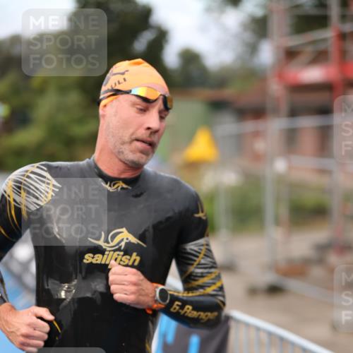 25.08.2024 - Elbe Triathlon Hamburg H.Heesch http://msf.ph/oto/6831501 25.08.2024 08:29:51 Schwimmen 68, 78, 79, 95 meine-sportfotos.de