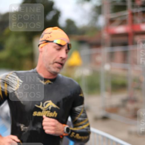 25.08.2024 - Elbe Triathlon Hamburg H.Heesch http://msf.ph/oto/6831506 25.08.2024 08:29:51 Schwimmen 68, 78, 79, 95 meine-sportfotos.de
