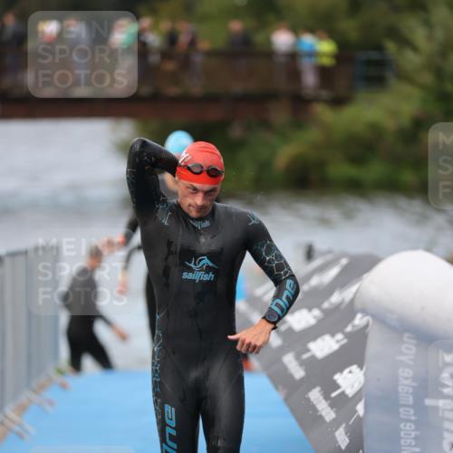 25.08.2024 - Elbe Triathlon Hamburg H.Heesch http://msf.ph/oto/6831515 25.08.2024 08:29:53 Schwimmen 68, 78, 79, 95 meine-sportfotos.de