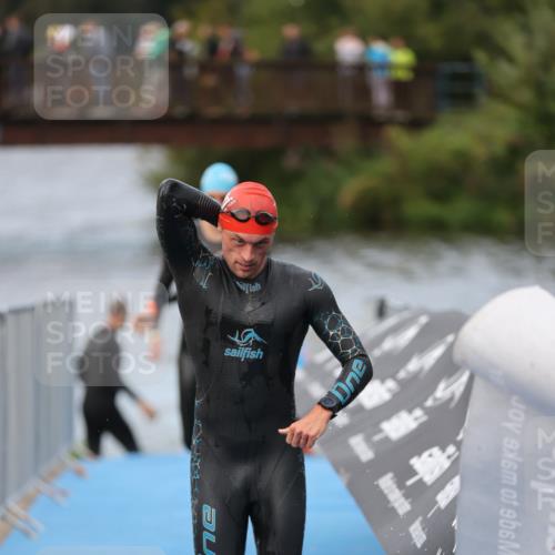 25.08.2024 - Elbe Triathlon Hamburg H.Heesch http://msf.ph/oto/6831517 25.08.2024 08:29:53 Schwimmen 68, 78, 79, 95 meine-sportfotos.de